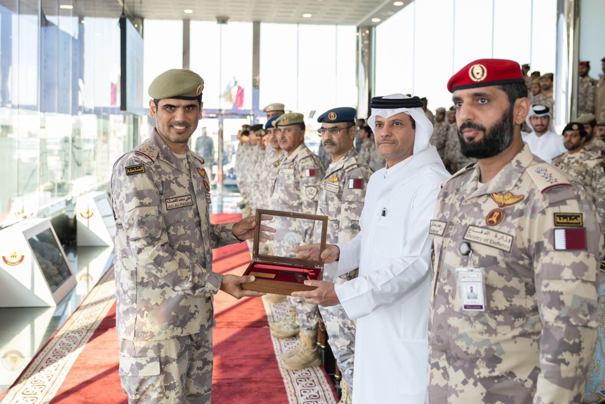 Deputy Prime Minister and Minister of State for Defense Affairs H E Sheikh Saud bin Abdulrahman bin Hassan Al-Thani honouring a winner at the conclusion of 39th Infantry Competition 2025.