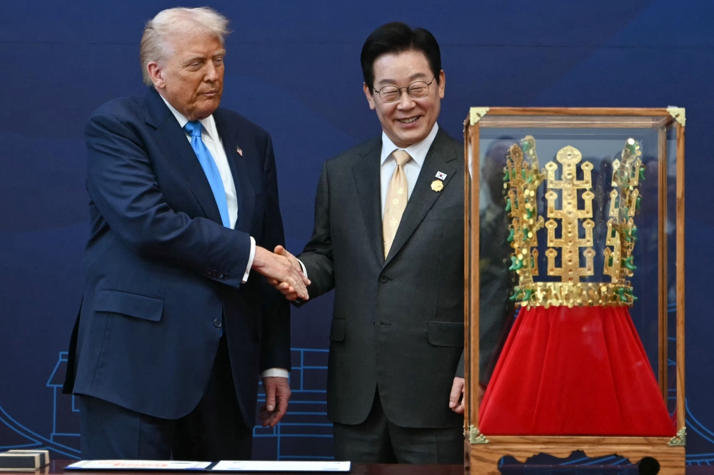 US President Donald Trump (L) shakes hands with South Korean President Lee Jae Myung during a high honor presentation ceremony at the Gyeongju National Museum in Gyeongju on October 29, 2025. (Photo by Andrew Caballero-Reynolds / AFP)