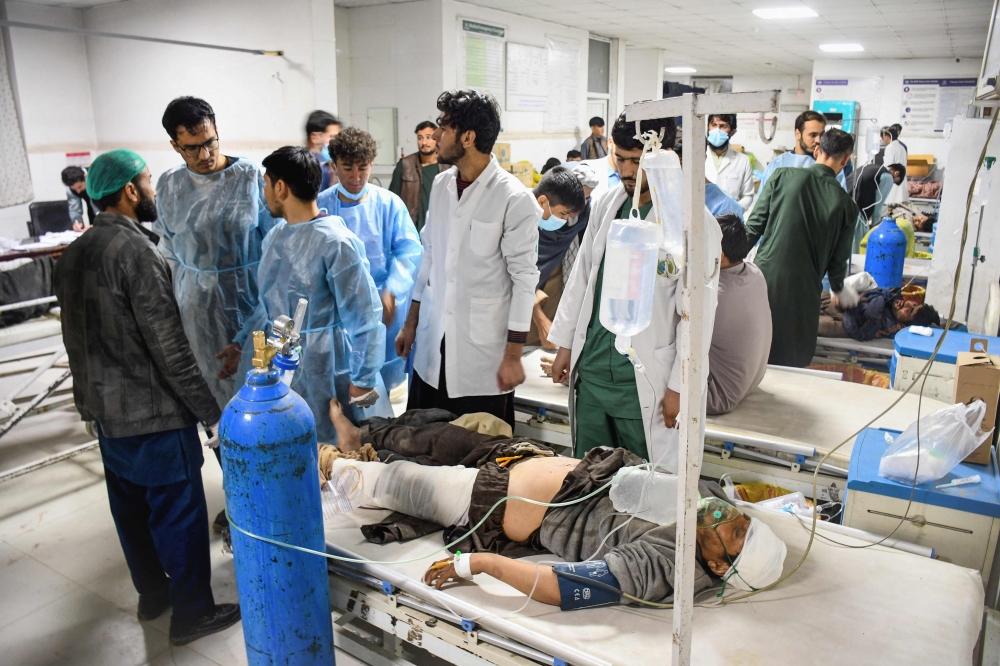 Afghan medical personnel treat wounded men at a hospital in the aftermath of an earthquake, that struck overnight in Mazar-i-Sharif on November 3, 2025. Photo by Atif Aryan / AFP