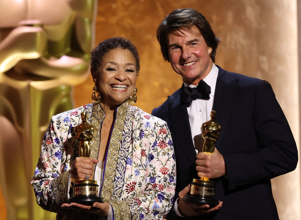 US actor producer Tom Cruise and US actress dancer Debbie Allen pose with their Honorary Academy Awards in Los Angeles on November 16, 2025. (Photo by Michael Tran / AFP)