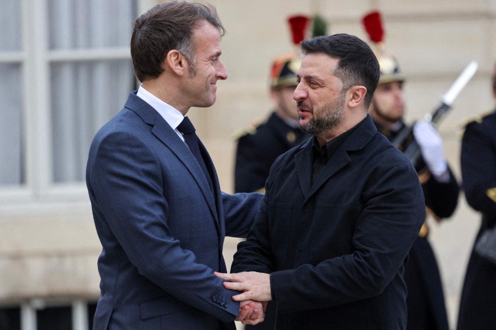 France's President Emmanuel Macron welcomes Ukraine's President Volodymyr Zelensky before their meeting at the Elysee Palace in Paris on November 17, 2025. (Photo by Ludovic MARIN / AFP)