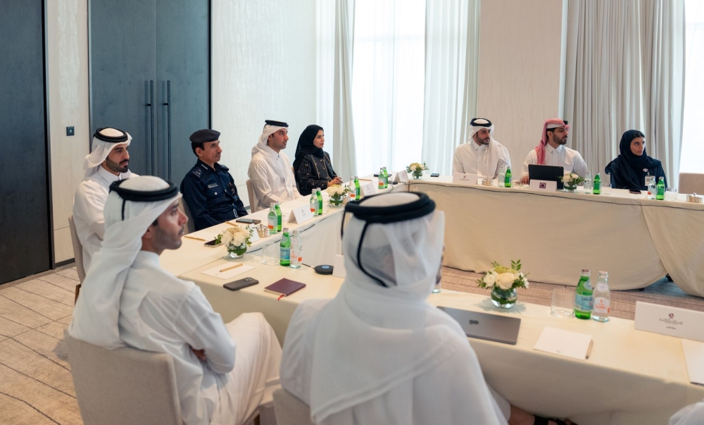 Director of the Government Communications Office and Chairman of the Permanent Web Summit Qatar Organizing Committee Sheikh Jassim bin Mansour bin Jabor Al-Thani and other participants during the meeting.