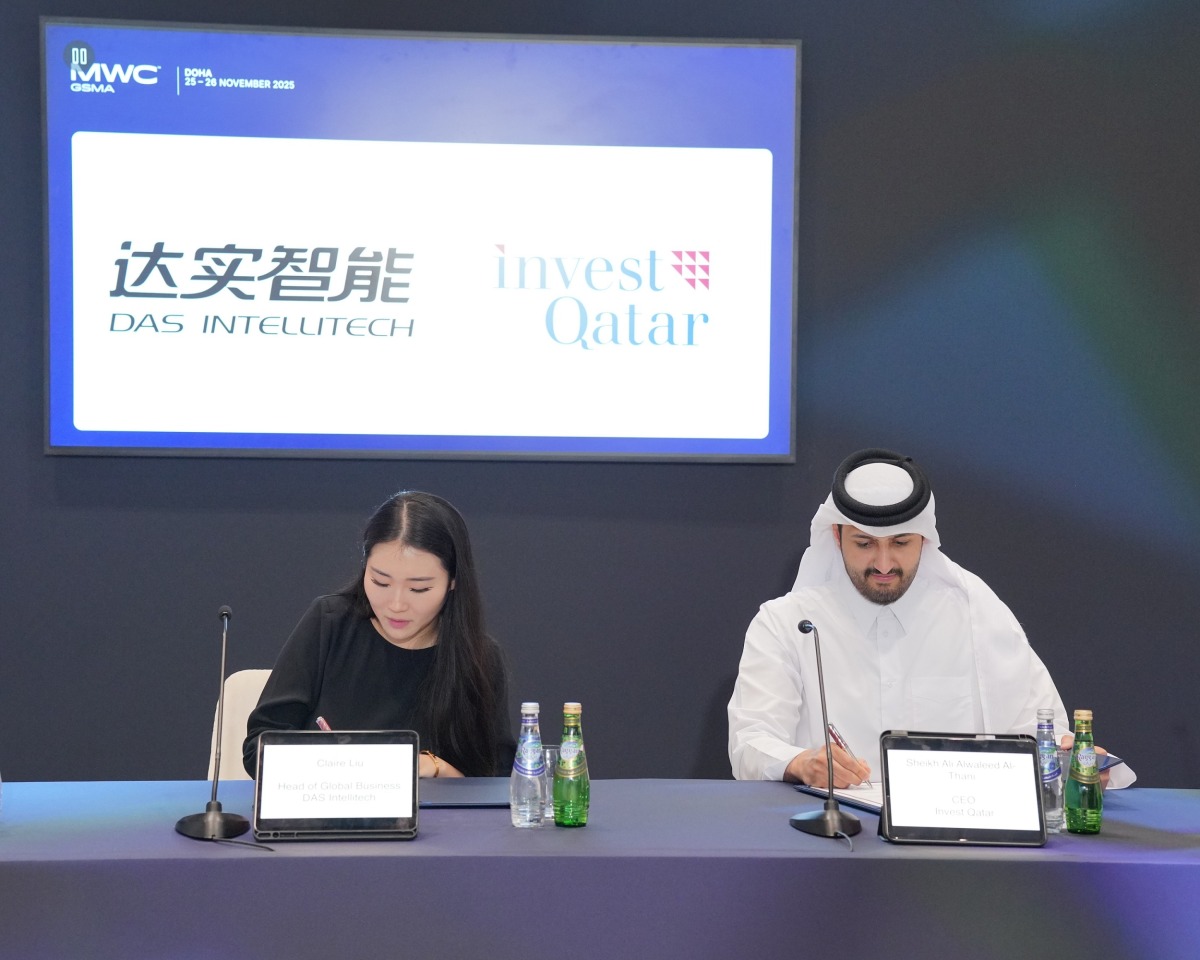 Invest Qatar CEO, Sheikh Ali Alwaleed Al-Thani, and Head of Global Business, DAS Intellitech, Claire Liu during the signing ceremony.