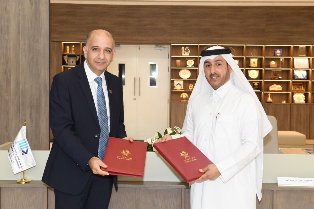 Director of the Diplomatic Institute at the Ministry of Foreign Affairs, Dr. Abdulaziz Al-Horr and Executive Director, GISR, Dr. Mohamed Ali Chihi at the signing event. 
