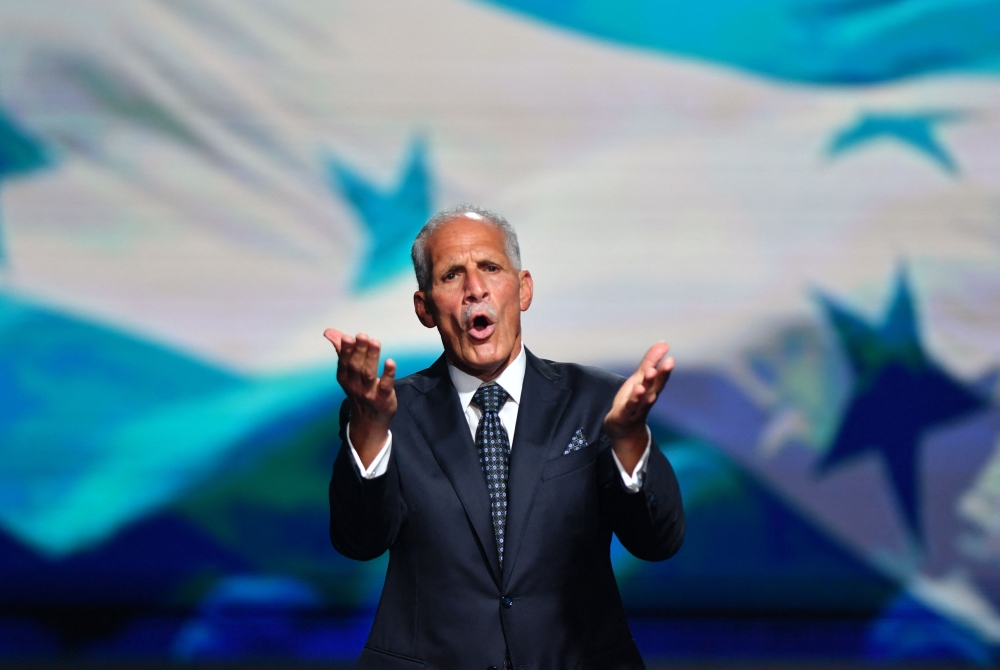 (Files) Honduran presidential candidate and businessman Nasry Asfura of the National Party delivers a speech as he presents his government plan in Tegucigalpa on November 11, 2025.  (Photo by Orlando Sierra / AFP)

