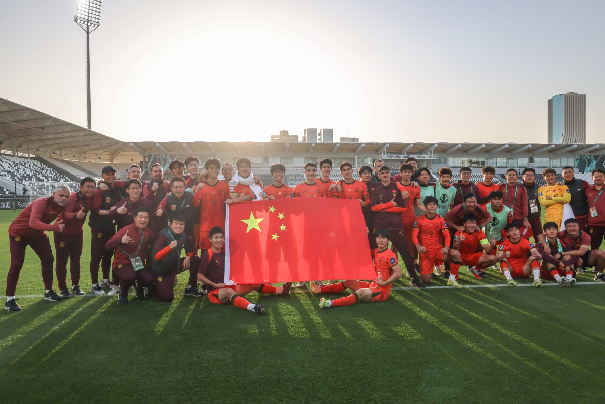 Team China pose for a photograph to celebrate qualifying to the knockout stage after the 2026 AFC U23 Asian Cup group D match between China and Thailand in Riyadh, Saudi Arabia, Jan. 14, 2026. (Xinhua/Wang Haizhou)