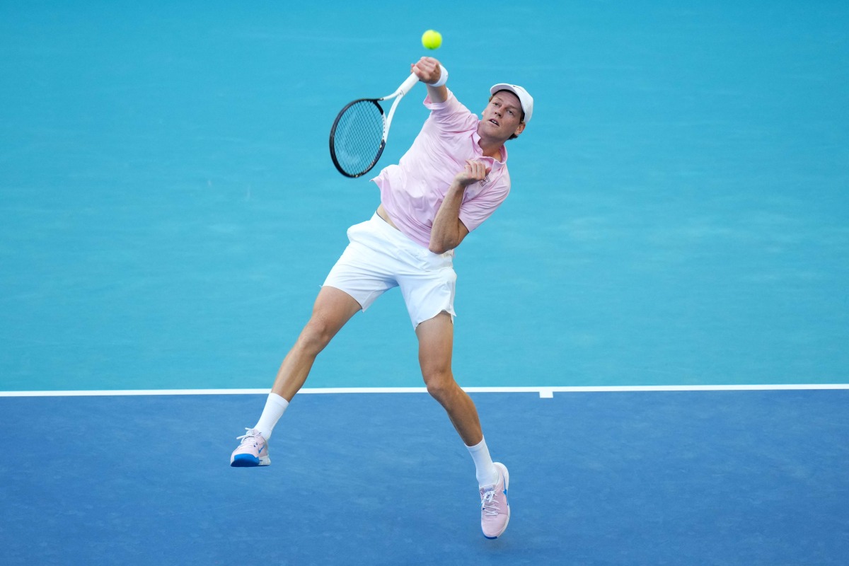 Jannik Sinner returns a shot against Alex Michelsen. 