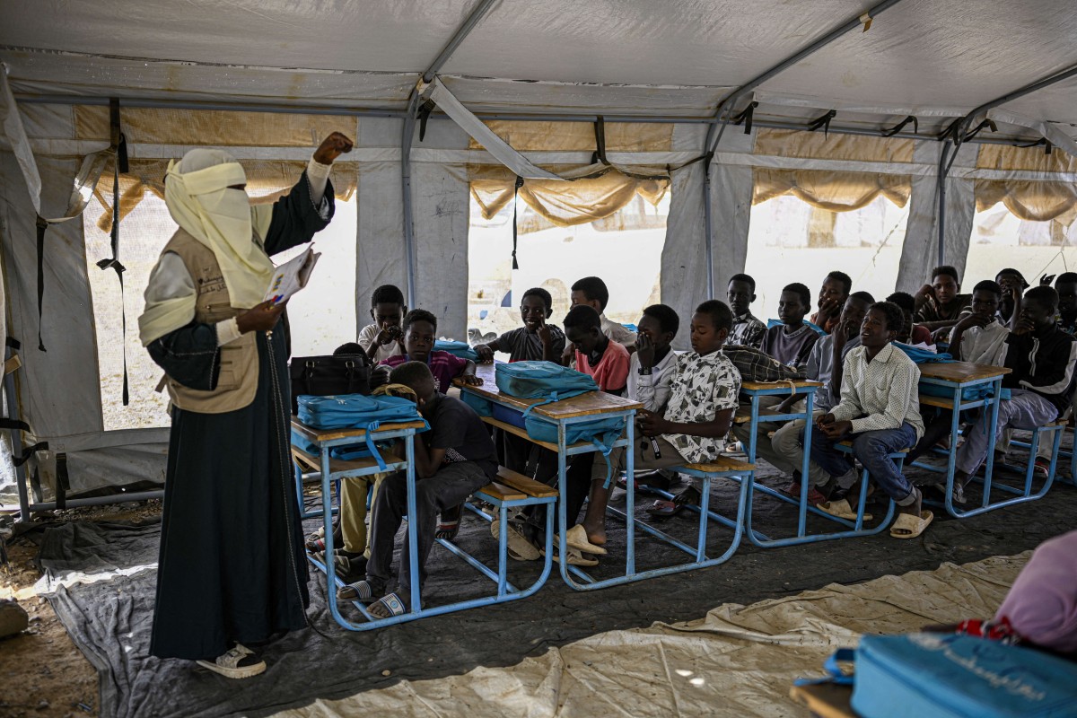 Displaced Sudanese students attend a class at an elementary school, south of Port Sudan, on April 26, 2026. Photo by Khaled Desouki / AFP
