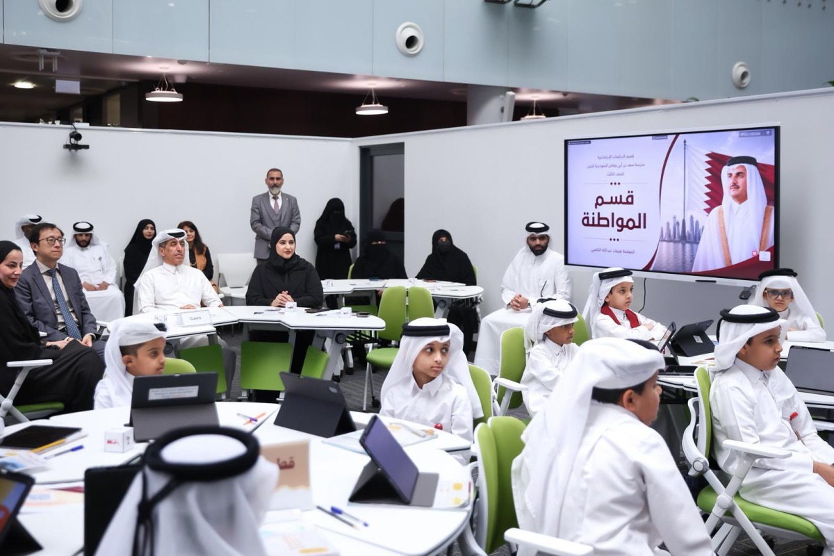 Undersecretary of the Ministry of Education and Higher Education Dr. Ibrahim bin Saleh Al Nuaimi with other officials and students attending the smart class event. 