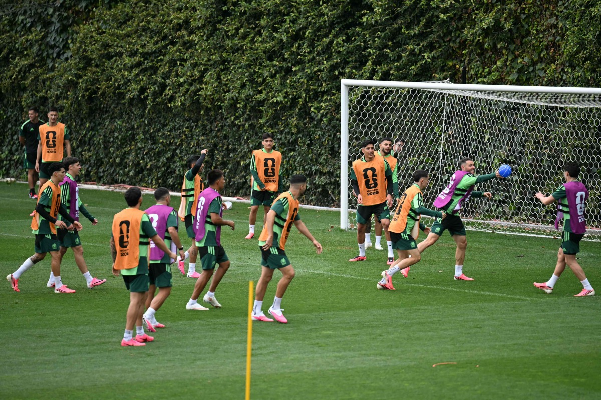 Mexico’s players take part in a training session on the eve of the match against South Africa. (AFP)