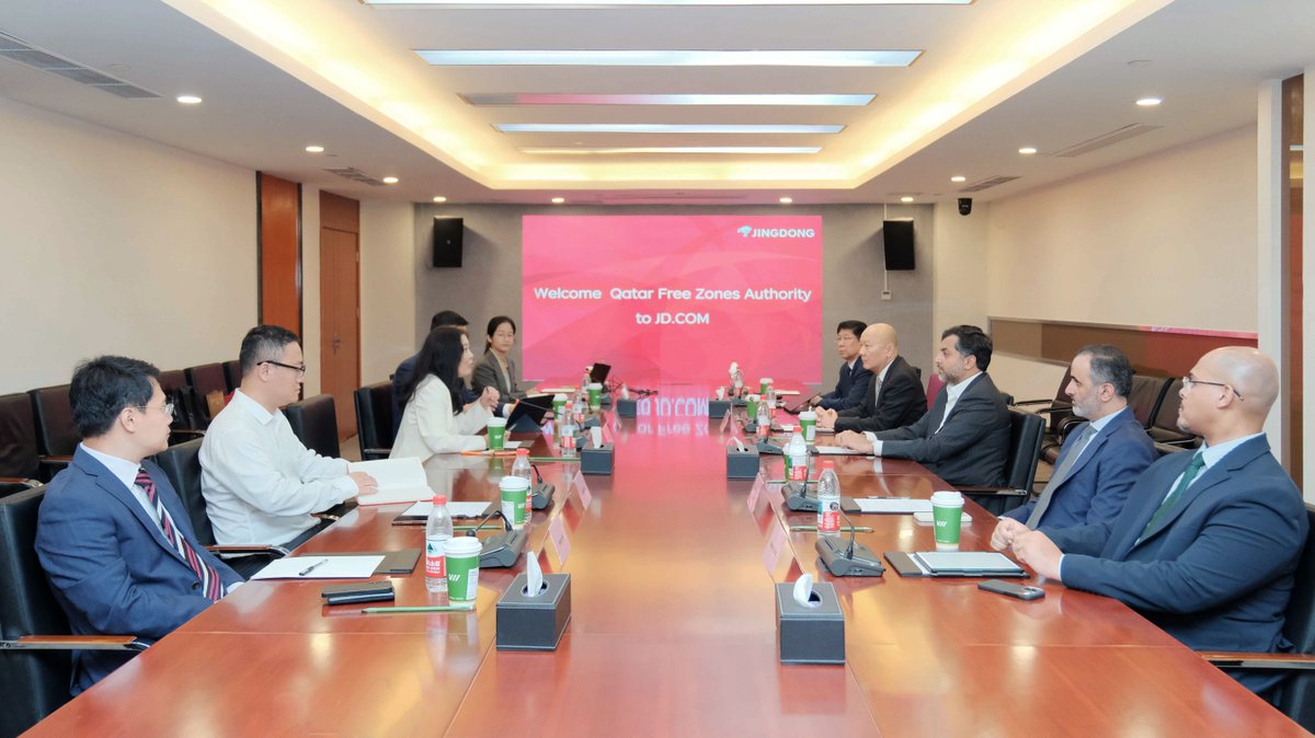 QFZ Chief Executive Officer, Sheikh Mohammed bin Hamad bin Faisal Al-Thani with Chief Executive Officer of JD.com, Sandy Ran Xu and other officials during the meeting.