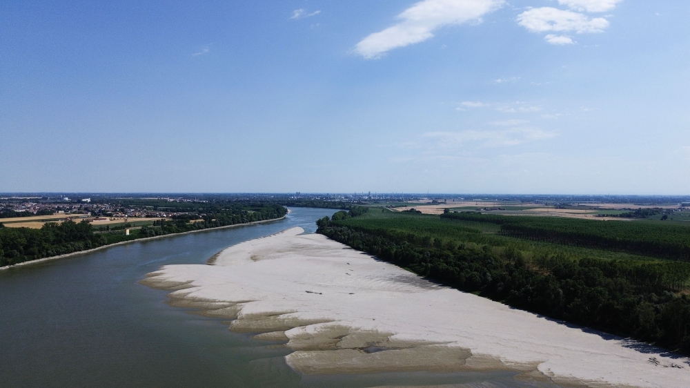 This aerial photograph shows a sandbar on the Po River at Pontelagoscuro, northeastern Italy, on June 25, 2026. (Photo by Stefano Rellandini / AFP)