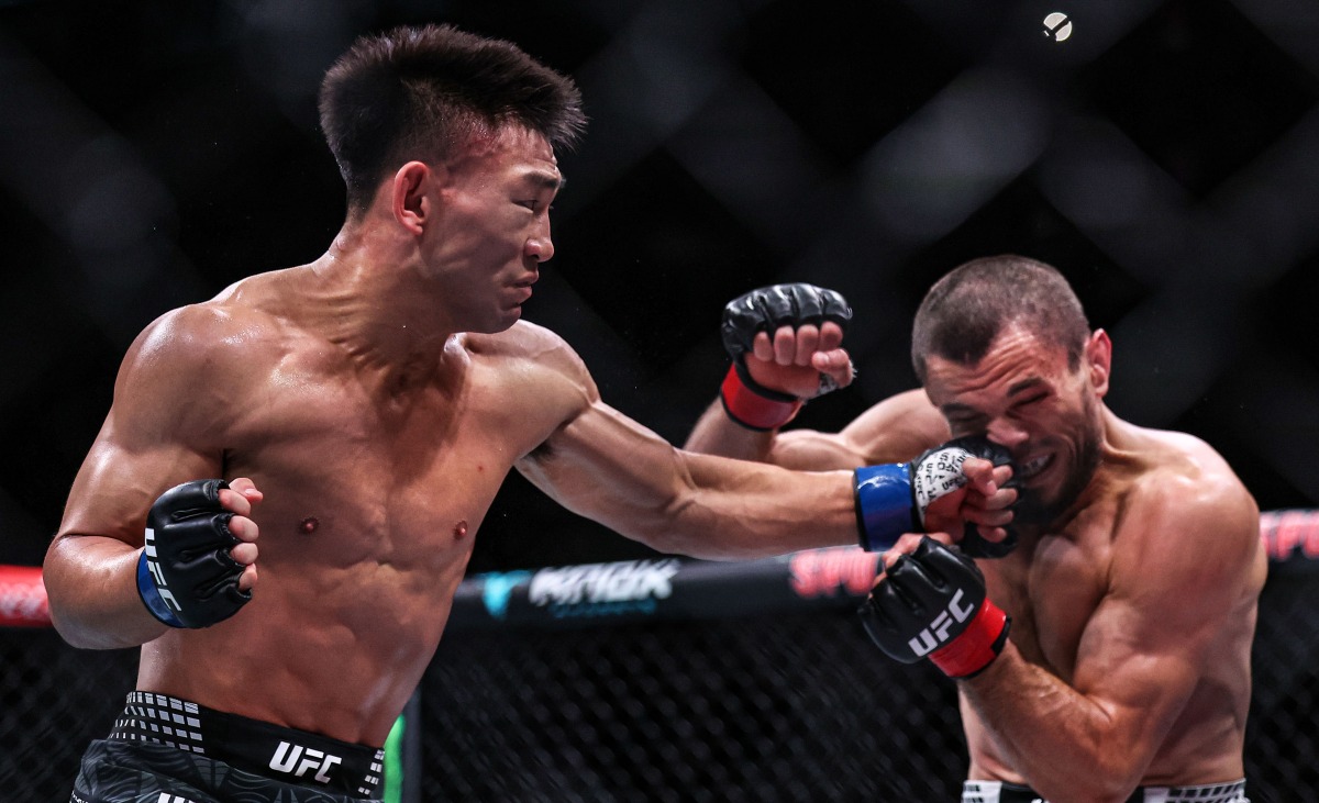 Song Yadong (L) of China competes against Umar Nurmagomedov of Russia during the UFC Fight Night Bantamweight Bout (Main Event) 5 Rounds at the Oriental Sports Center in east China's Shanghai, Aug. 29, 2026. (Xinhua/Li Ming)