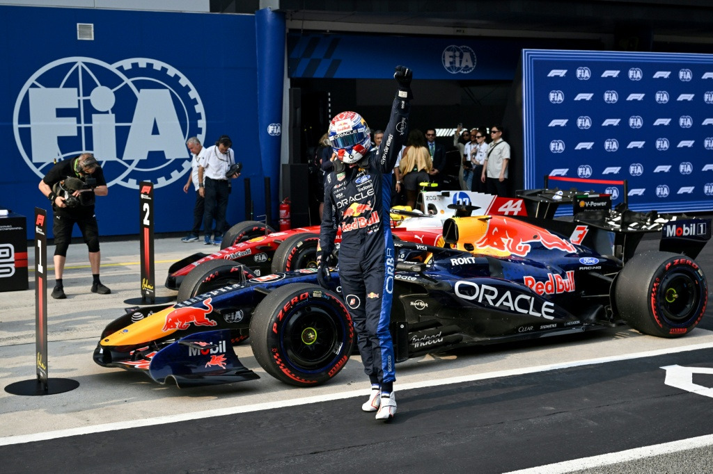 Max Verstappen salutes the crowd after qualifying in pole position for the Bahrain GP. 
