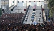 A motorcade carrying the body of Thailand's late King Bhumibol Adulyadej makes its way from the hospital to the the Grand Palace in Bangkok, Thailand October 14, 2016. (Dailynews/via Reuters)