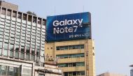 Workers take a billboard of Samsung Electronics' Galaxy Note 7 off from atop a building in central Seoul, South Korea, October 14, 2016. REUTERS/Staff