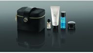 Ladies travelling with Qatar Airways will receive a stylish Giorgio Armani Fragrances and Beauty amenity kit.