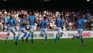 Napoli's players celebrate after a goal by defender Kalidou Koulibaly during the Italian Serie A football match SSC Napoli vs AS Roma on October 15, 2016 at the San Paolo stadium in Naples. (AFP / CARLO HERMANN)
