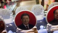 Portraits of Chinese leaders like China's President Xi Jinping (L) and former Chinese Chairman Mao Zedong (R) are on display in a shop in Tiananmen Square in Beijing on October 24, 2016. AFP / FRED DUFOUR