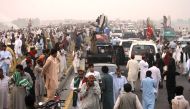 Supporter of the opposition party of Pakistan Tehreek Insaaf (Movement for Justice) of Imran Khan clash with security forces in the town of Swabi in the northwestern Khyber Pakhtunkhwa province, Pakistan, on October 31, 2016. (Muhammad Asad / Anadolu Agen