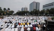 Members of hardline Muslim hold a mass pray as they attend a protest against Jakarta's incumbent governor Basuki Tjahaja Purnama, an ethnic Chinese Christian running in the upcoming election, in Jakarta, Indonesia, November 4, 2016. REUTERS/Beawiharta