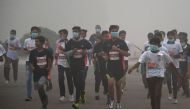 Indian runners take part in the New Delhi 10K challenge amid heavy smog in New Delhi on November 6, 2016. AFP / DOMINIQUE FAGET

