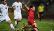 Omro Al Midani of Syria (R) fights for the ball with Alireza Jahan Bakhsh of Iran (L) during the 2018 World Cup qualifying football match between Syria and Iran at Tuanku Abdul Rahman Stadium in Seremban on November 15, 2016. / AFP / MOHD RASFAN
