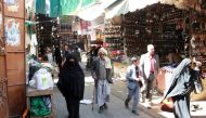 Yemenis walk past stalls at a market on November 19, 2016 in the capital Sanaa as a 48-hour ceasefire, announced by a Saudi-led coalition fighting Iran-backed rebels, began ©Abdel Rahman Abdallah (AFP)