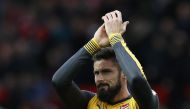 Arsenal's Olivier Giroud applauds fans after a game (Reuters / Phil Noble)