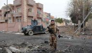 A member of Iraqi special forces poses in the neighbourhood of al-Barid east of Mosul on December 18, 2016 during their ongoing operation against Islamic State (IS) group jihadists to wrest back the city. / AFP / Mahmoud AL-SAMARRAI
