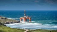A picture taken on August 8, 2016 shows the Transocean Winner oil rig after it ran aground at Dalmore on the Isle of Lewis in northern Britain during a storm (AFP / Paul McGinley) 