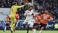 Lorient's French goalkeeper Benjamin Lecomte (L) vies with Nice's French midfielder Marcel Vincent (C) during the French Cup football match between Lorient and Nice on January 8, 2018 at the Moustoir stadium of Lorient, western France. / AFP / JEAN-SEBAST