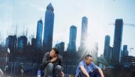 Workers rest outside a construction site in Beijing central business district, July 15, 2016 (REUTERS / Jason Lee) 