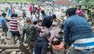 Volunteers help carry a woman who was trapped under debris following mudslides in Mocoa, Putumayo department, on April 1, 2017/ AFP.