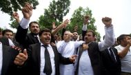 Lawyers chant slogans against Prime Minister Nawaz Sharif during Panama leaks hearing outside Supreme Court in Islamabad, Pakistan July 17, 2017. (REUTERS/Faisal Mahmood)