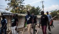 Members of a local vigilante group of bouncers and bodyguards patrol on August 12, 2017 in Kisumi, following presidential election-related violence, to protect small shops in the central business district from looters during protests.  AFP / FREDRIK LERNE