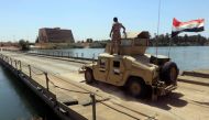 A new floating bridge installed by Iraqi military engineers that reconnects two halves of Mosul is seen in the Hawi al-Kaneesa area, south of Mosul, Iraq May 24, 2017. REUTERS/Alaa Al-Marjani.