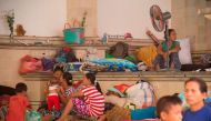 Evacuees stay at a temporary shelter in Kubu, Karangasem Regency on the Indonesian resort island of Bali on September 30, 2017. AFP / BAY ISMOYO
