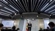 Spanish Prime Minister Mariano Rajoy gives a press conference at La Moncloa palace in Madrid on October 1, 2017. (AFP / Javier Soriano) 