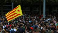 Students wave an Estelada during a gathering to protest against the imprisonment of two Catalan separatist leaders who were jailed by Spain High Court in Barcelona, October 17, 2017 (Reuters / Ivan Alvarado) 