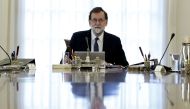 Spanish Prime Minister Mariano Rajoy presides a crisis cabinet meeting at the Moncloa Palace on October 11, 2017 in Madrid. AFP / POOL / Juan Carlos Hidalgo
