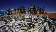Members of Rapid Support Forces (RSF), Sudan's controversial counter-insurgency unit, show on November 5, 2017 in Khartoum sacks of hashish that were captured in the state of South Darfur a week earlier. AFP / ASHRAF SHAZLY
