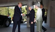 US President Donald Trump (L) shakes hands with Emperor Akihito (C) as Empress Michiko looks on at the Imperial Palace in Tokyo on November 6, 2017. AFP / POOL / Eugene Hoshiko