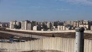 A view shows the Israeli barrier as buildings are seen in Kfar Aqab on the outskirts of Jerusalem, near the West Bank City of Ramallah, November 7, 2017. Picture taken November 7, 2017. REUTERS/Mohamad Torokman
