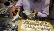 A man displays Libyan Dinar banknotes in a jewellery store in the old city of Tripoli, Libya October 26, 2017. Picture taken October 26, 2017. REUTERS/Ismail Zitouny
