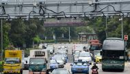 This photo taken on October 24, 2017 shows motorists entering the central business district in Singapore. AFP / ROSLAN RAHMAN 

