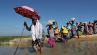 Rohingya refugees walk towards a refugee camp after crossing the border in Anjuman Para near Cox's Bazar, Bangladesh, November 19, 2017. REUTERS/Mohammad Ponir Hossain.