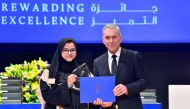 A CNA-Q student receives the award. 