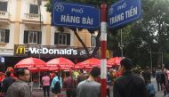 People stand around looking at the first McDonald's fast food chain restaurant in the capital city, on its opening day in Hanoi on December 2, 2017. / AFP / HOANG DINH NAM