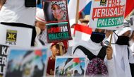 Protesters hold a rally outside the U.S. embassy in Jakarta, Indonesia, to condemn the U.S. decision to recognise Jerusalem as Israel's capital, December 10, 2017. REUTERS/Darren Whiteside.